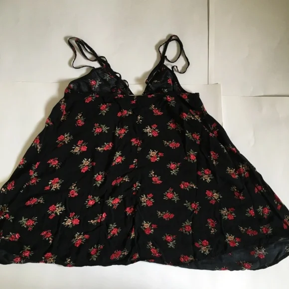 Brandy Melville cami one size floral flowy top. - Picture 8 of 10